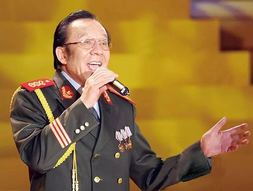 和平凡妻子结婚50年的“歌唱家”杨洪基，老婆和儿子都是他的骄傲