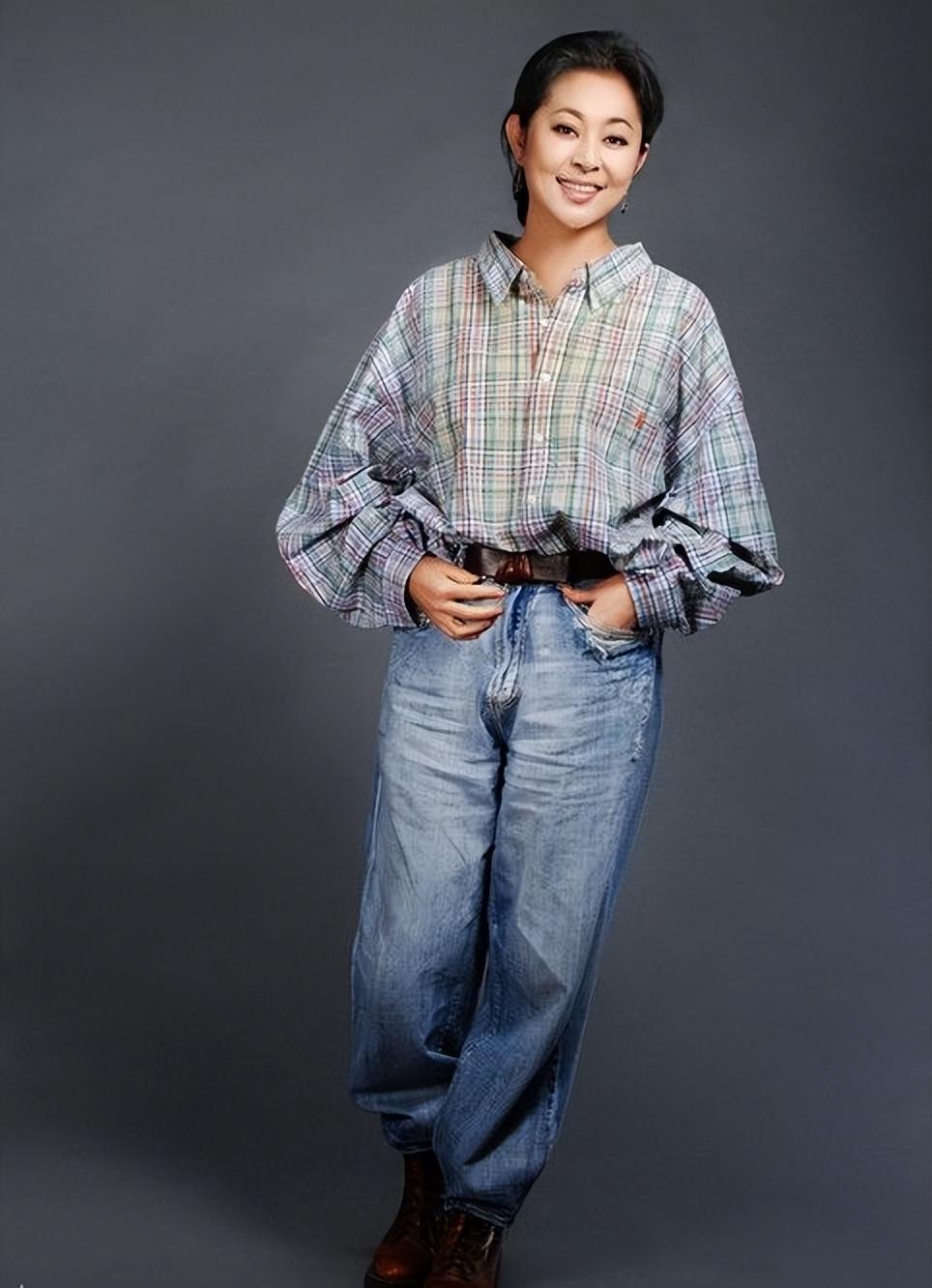 五次恋爱，三婚两离，同居六年惨被抛弃的倪萍，终于收获了真正的爱情