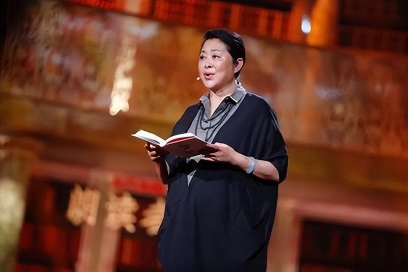 五次恋爱，三婚两离，同居六年惨被抛弃的倪萍，终于收获了真正的爱情