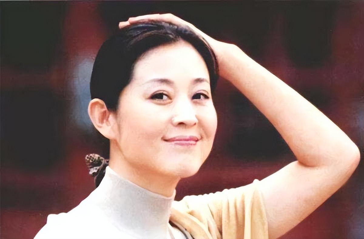 五次恋爱，三婚两离，同居六年惨被抛弃的倪萍，终于收获了真正的爱情