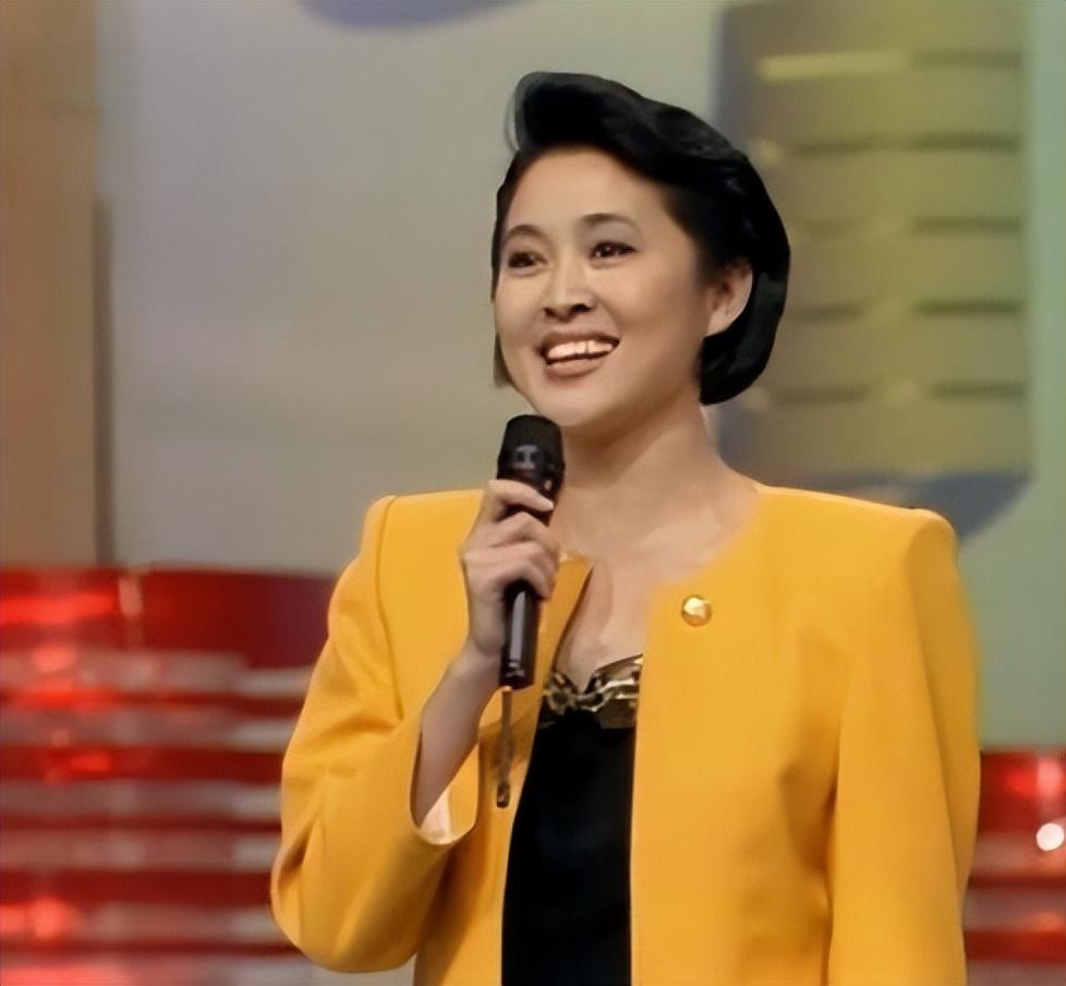 五次恋爱，三婚两离，同居六年惨被抛弃的倪萍，终于收获了真正的爱情