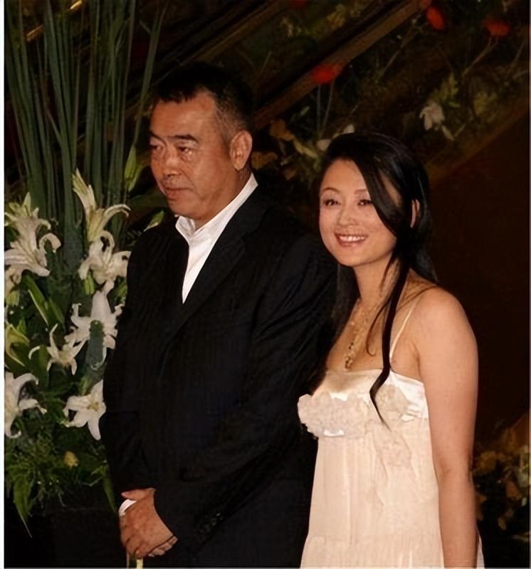 五次恋爱，三婚两离，同居六年惨被抛弃的倪萍，终于收获了真正的爱情