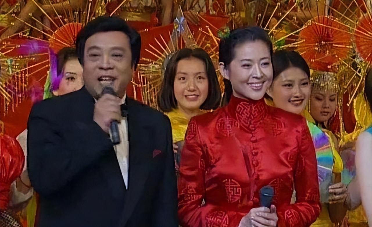 五次恋爱，三婚两离，同居六年惨被抛弃的倪萍，终于收获了真正的爱情