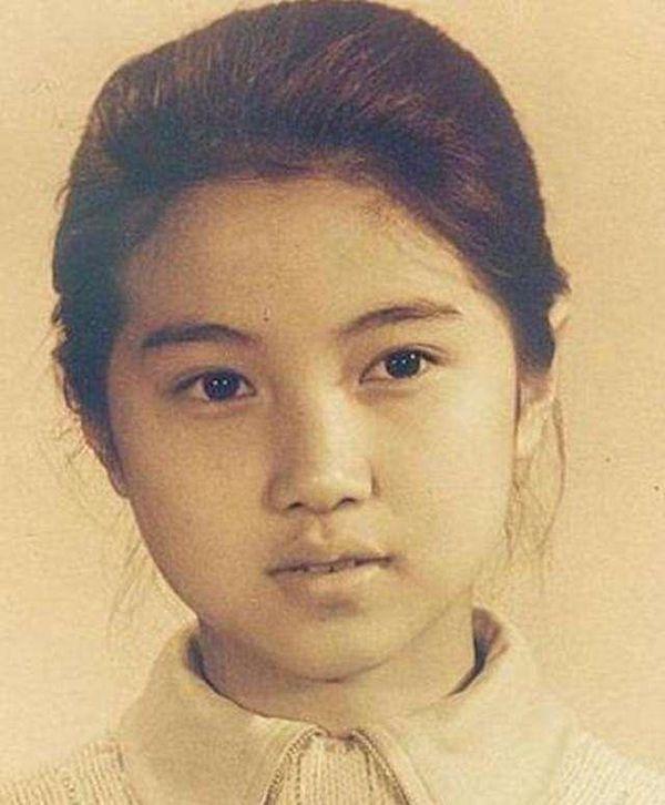 五次恋爱，三婚两离，同居六年惨被抛弃的倪萍，终于收获了真正的爱情