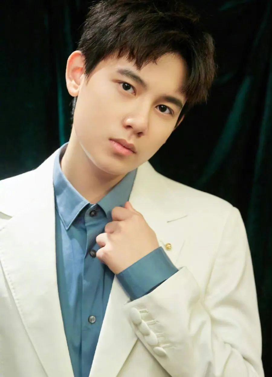 易烊千玺胡先煦回应里的3大疑点：考试时间对不上，车票有P图痕迹