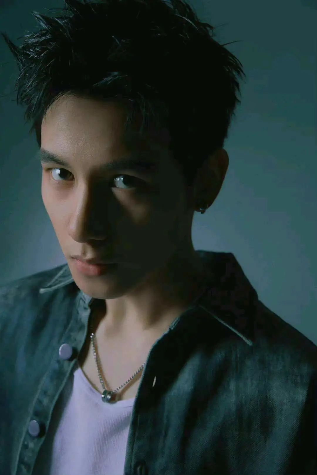 易烊千玺胡先煦回应里的3大疑点：考试时间对不上，车票有P图痕迹