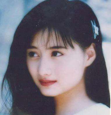 陈德容年轻时到底有多美？周星驰为追她在门口苦等，小燕子原是她专属