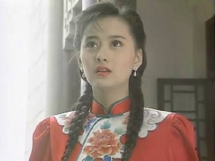 陈德容年轻时到底有多美？周星驰为追她在门口苦等，小燕子原是她专属