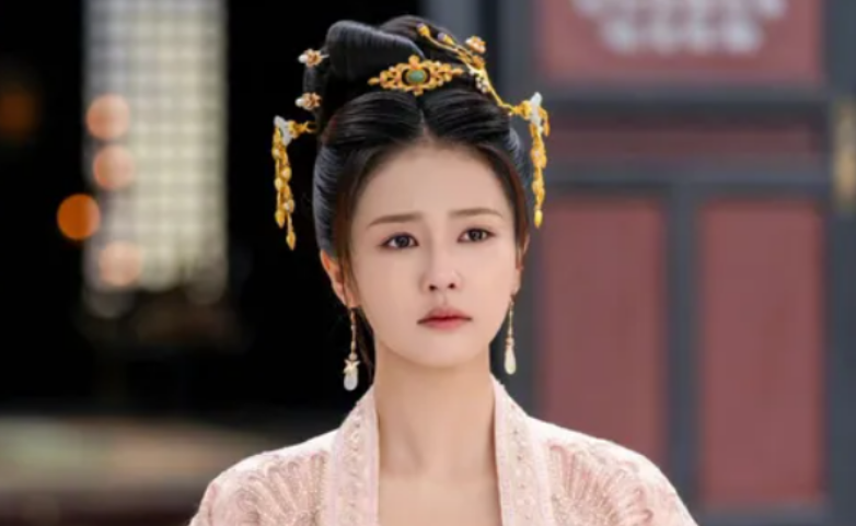 只会瞪眼，歪嘴油腻？28岁白鹿出手，带来教科书式“崩溃哭戏”