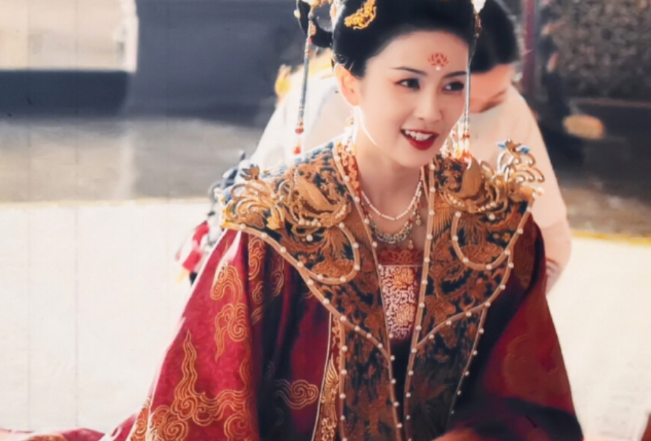 只会瞪眼，歪嘴油腻？28岁白鹿出手，带来教科书式“崩溃哭戏”