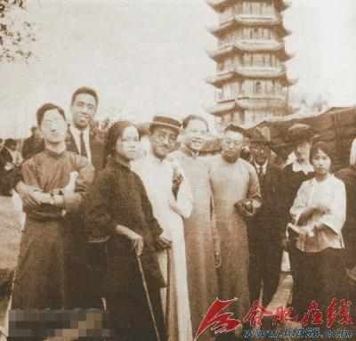 徐志摩简介和代表作品真实的民国时期(之四民国四大才子:徐志摩)