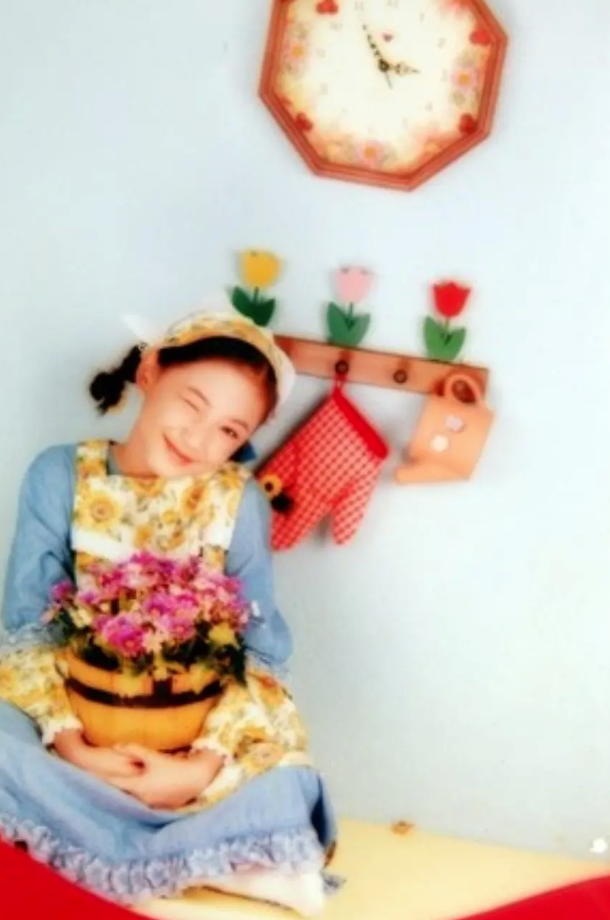 向太眼中的准儿媳应采儿，甘愿嫁穷小子陈小春，她在追求什么？