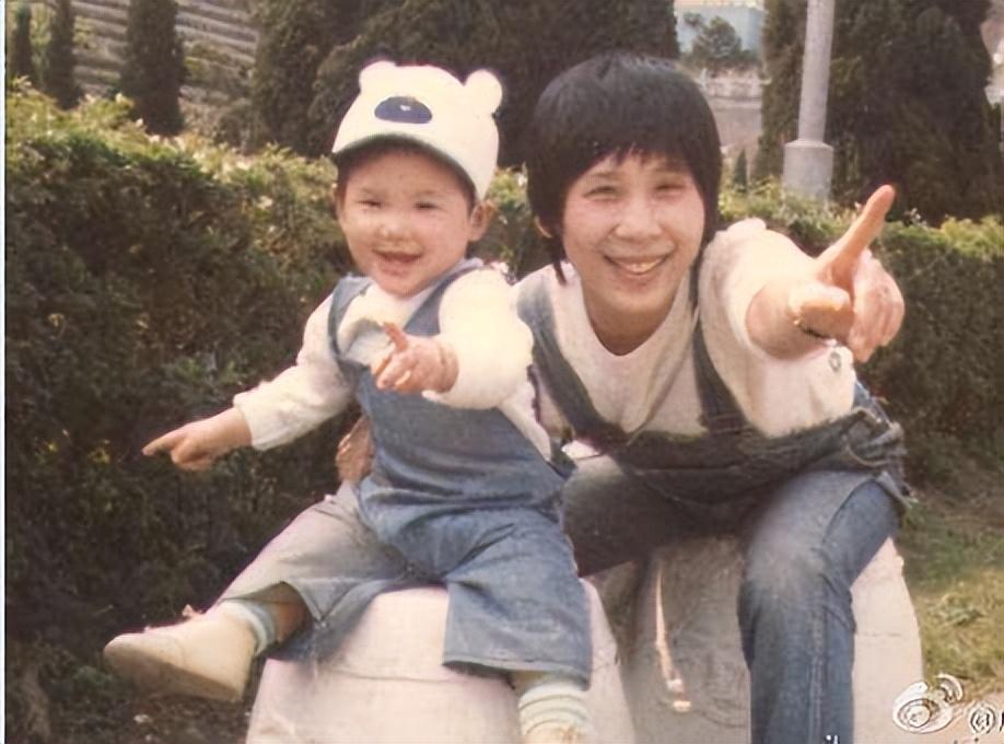 向太眼中的准儿媳应采儿，甘愿嫁穷小子陈小春，她在追求什么？