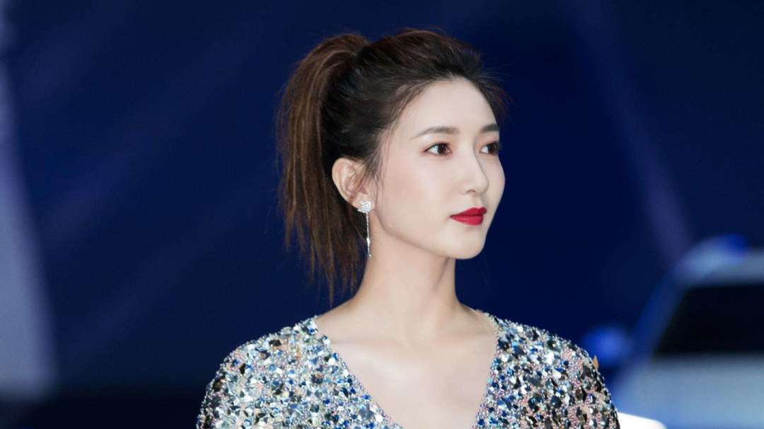 江疏影个人简历 ：迷倒5个男人后，又和富豪传绯闻，她的故事真不简单