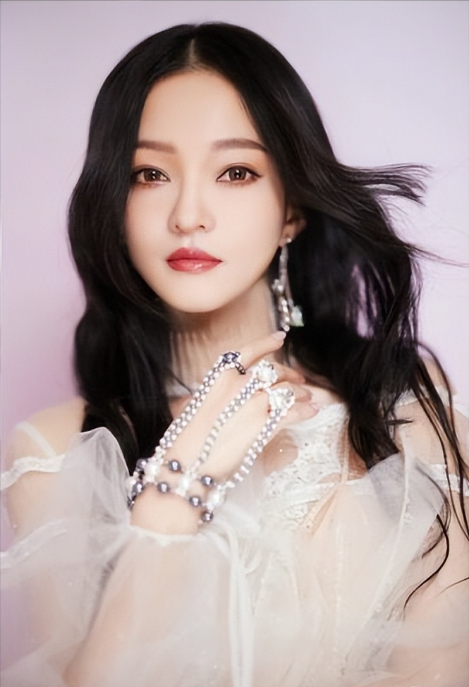 差点被妈妈亲手摧毁的张韶涵,凭借“阿刁”再战华语乐坛