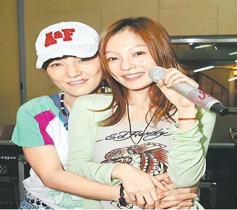 差点被妈妈亲手摧毁的张韶涵,凭借“阿刁”再战华语乐坛