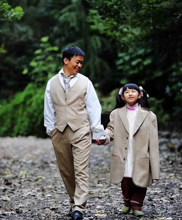 “国民妹妹”张子枫:与彭昱畅成亲兄妹,受顶级京圈资源力捧