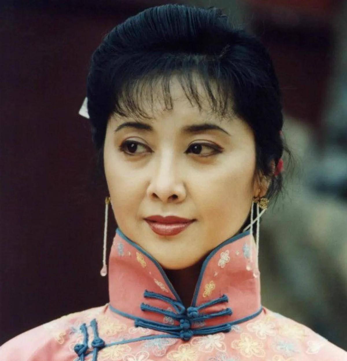 演员朱琳：执意拍戏让她遗憾终身，今71岁无子，丈夫选择令人意外