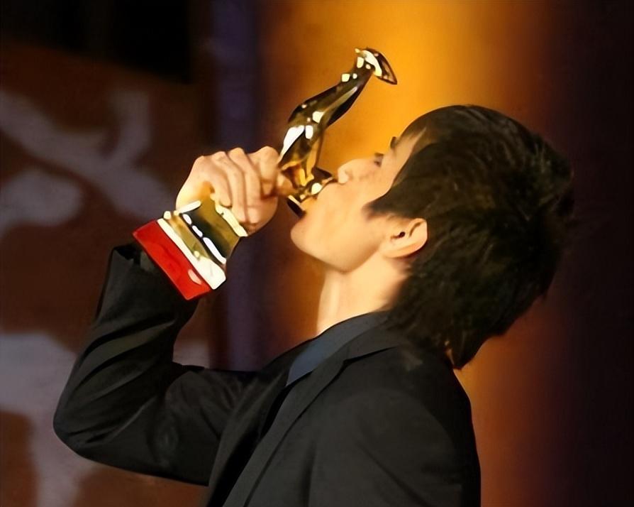 彻底退出中生竞争，23岁就得影帝的刘烨，这些年发生了什么？