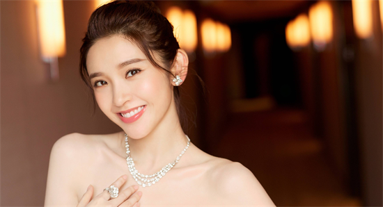 唐艺昕：与张若昀车祸相识，10年恋爱修成正果，相爱多年被宠成宝