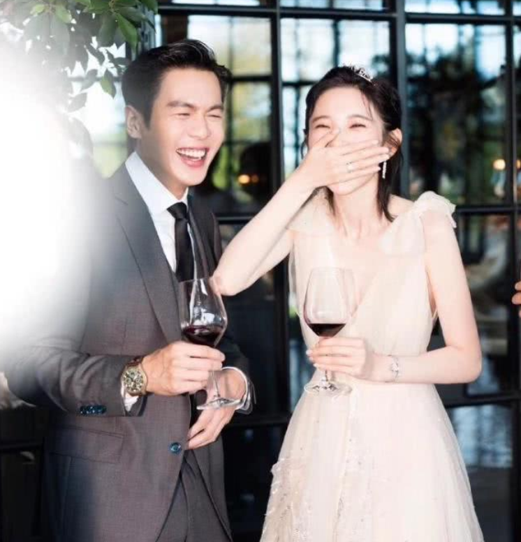 唐艺昕：与张若昀车祸相识，10年恋爱修成正果，相爱多年被宠成宝