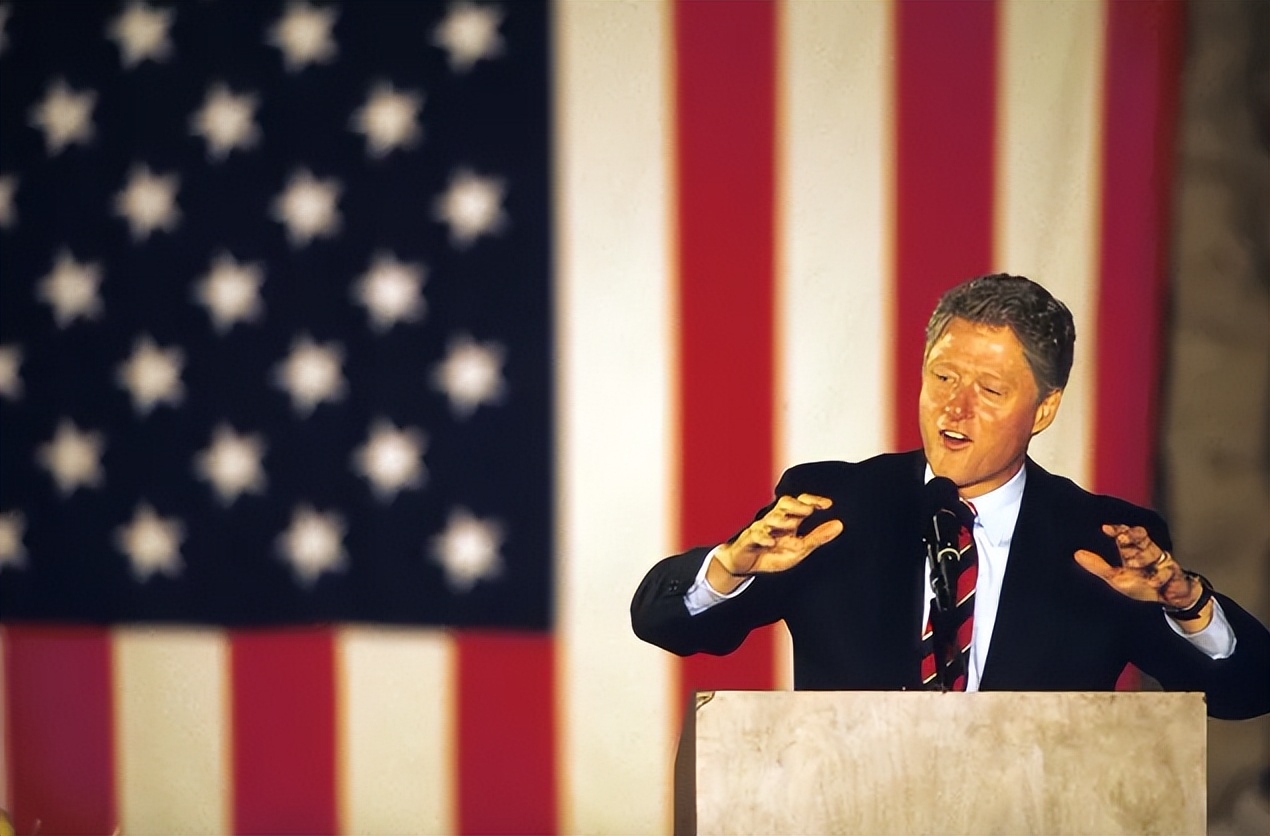 克林顿：美国丑闻最多的总统，任上出轨被判无罪，美国人特喜欢他