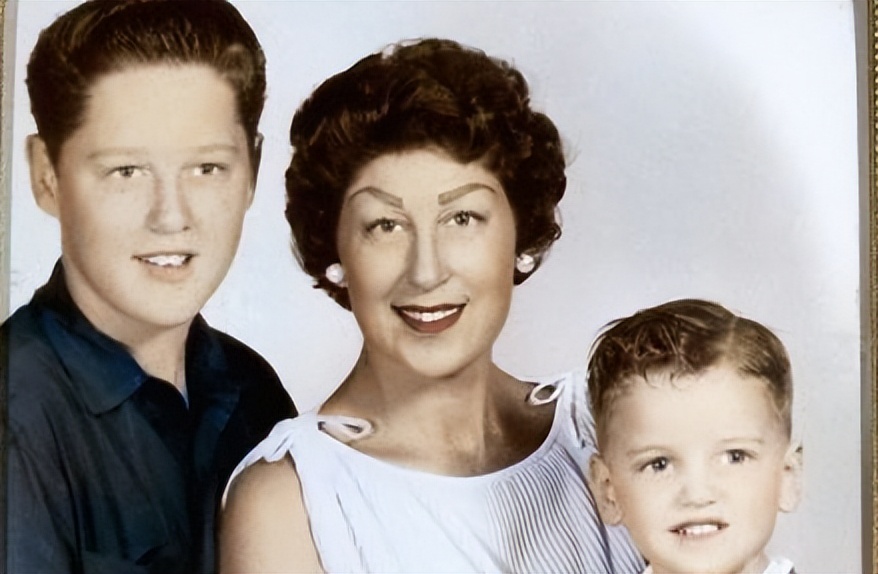 克林顿：美国丑闻最多的总统，任上出轨被判无罪，美国人特喜欢他