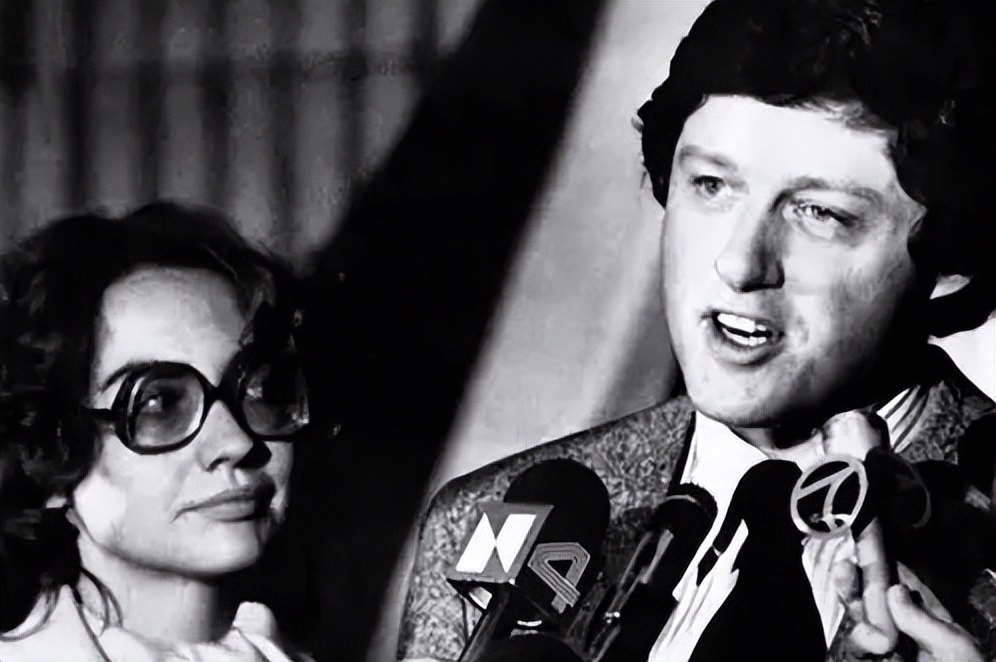 克林顿：美国丑闻最多的总统，任上出轨被判无罪，美国人特喜欢他