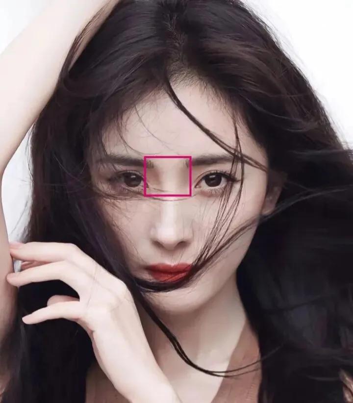 为什么总有人觉得赵露思长得普通？让我们深扒这几点