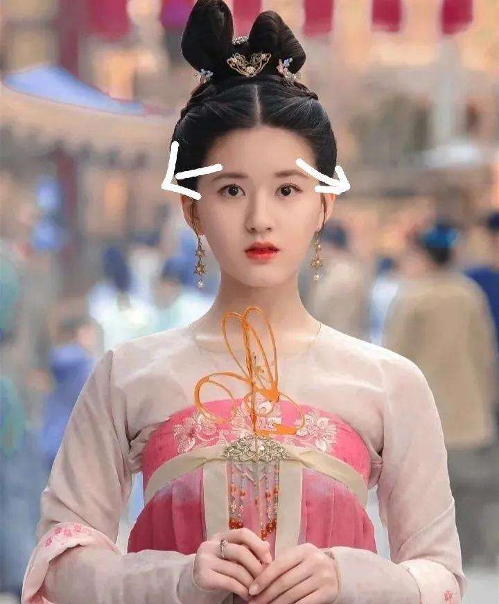 为什么总有人觉得赵露思长得普通？让我们深扒这几点