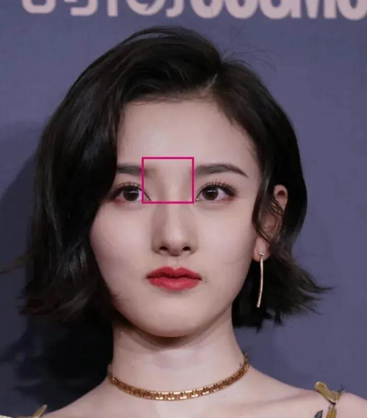 为什么总有人觉得赵露思长得普通？让我们深扒这几点