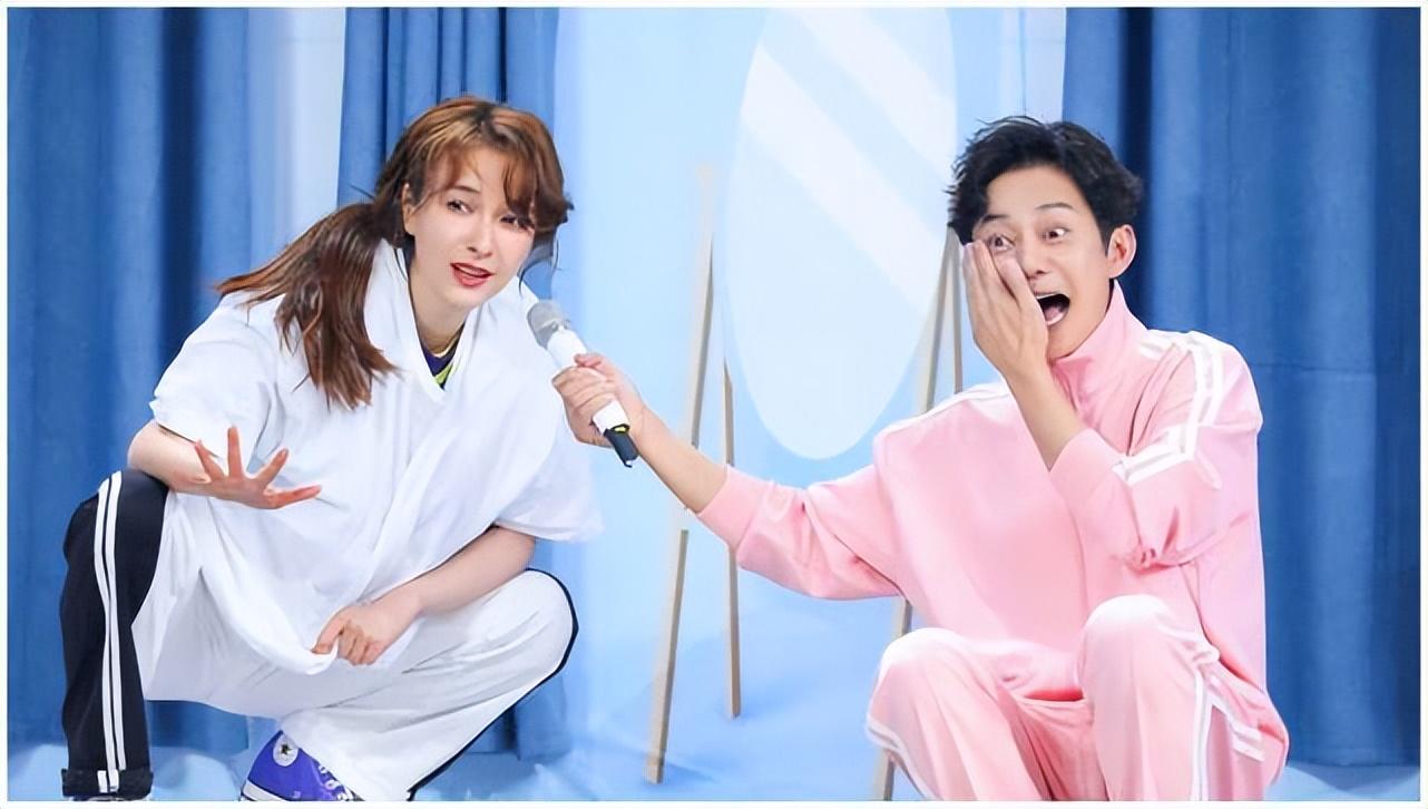 李维嘉正式回归，搭档王心凌主持新综艺，本人发动态透露好心情