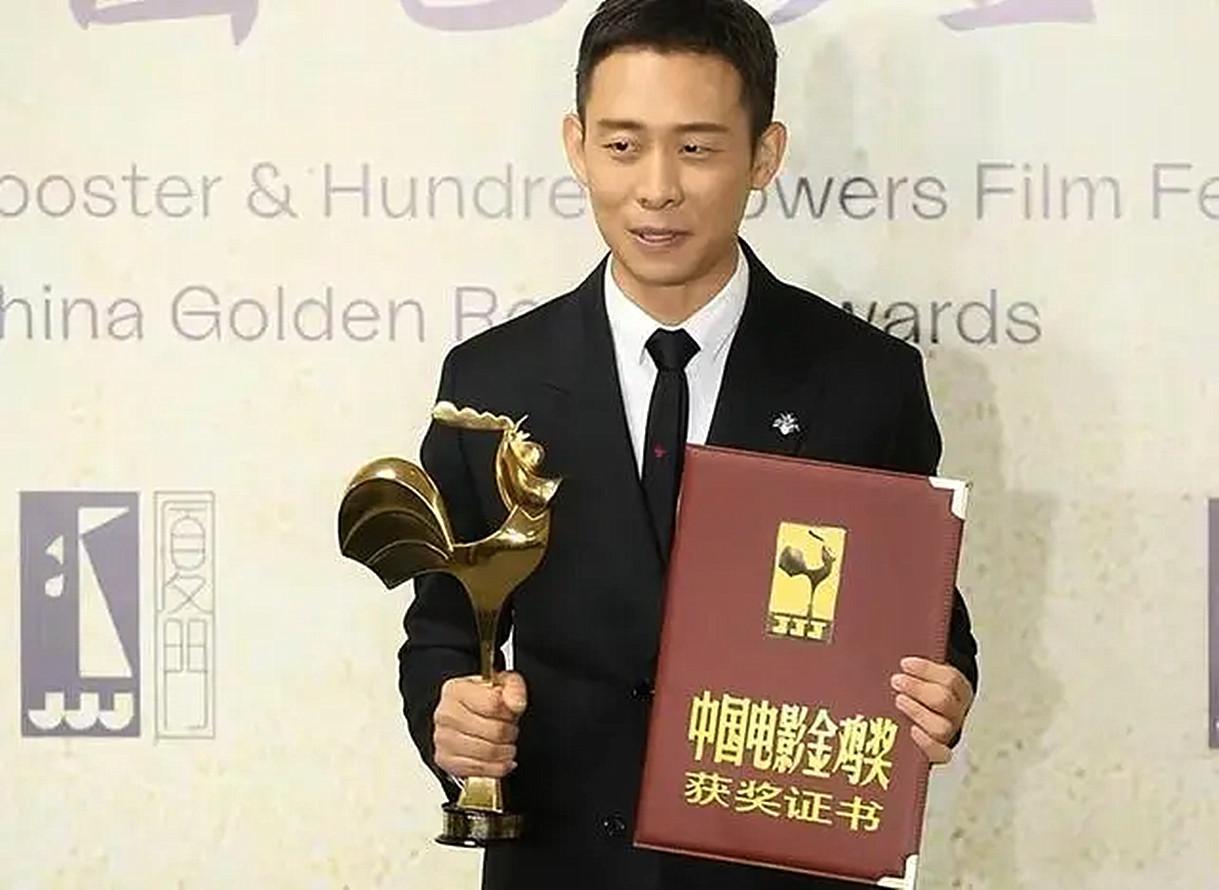 《狂飙》片酬，张译3000万，张颂文30万，同样姓张差距咋这么大？