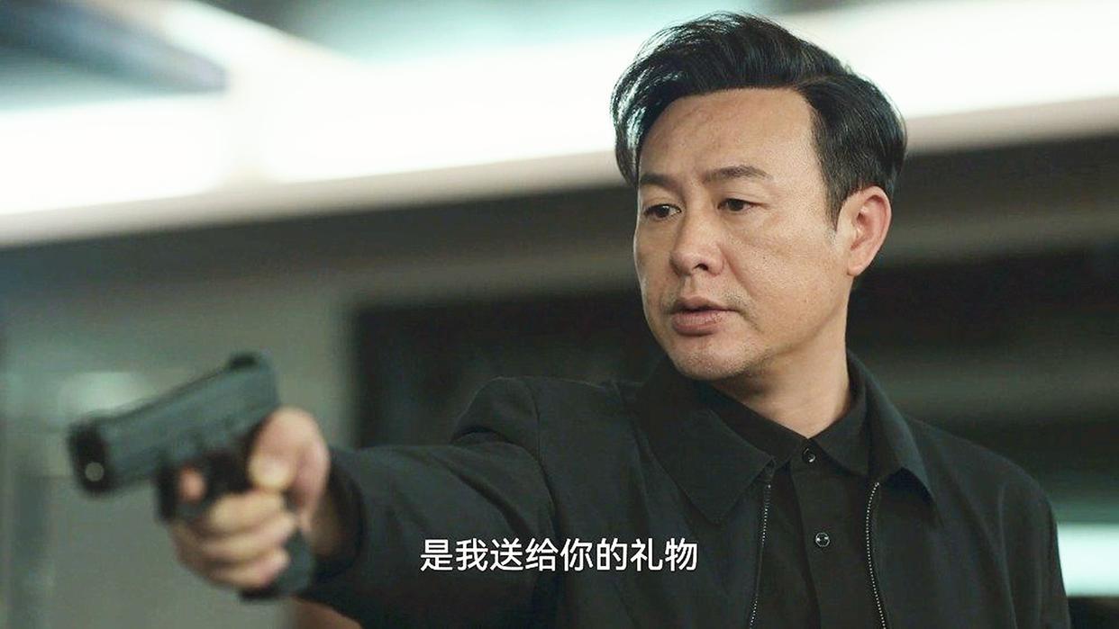 《狂飙》片酬，张译3000万，张颂文30万，同样姓张差距咋这么大？