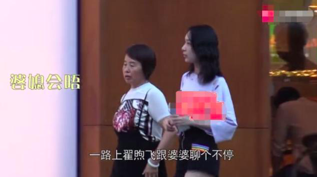 雷佳音一家五口罕见同框，7岁女儿活泼可爱，老婆大长腿吸睛