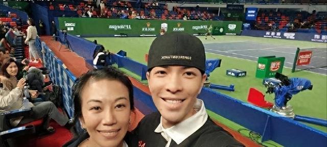 萧敬腾与经纪人林有慧官宣结婚 林有慧:不得了啦我是人妻啦!