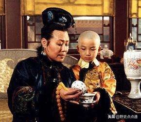 13岁嫁人，30岁成寡妇，被雍正下葬，孝庄太后一生经历了什么？