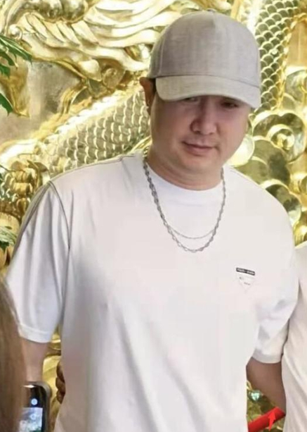 2岁沈腾私下聚餐被偶遇!眉头紧锁兴致不高,粉丝:感觉好凶"