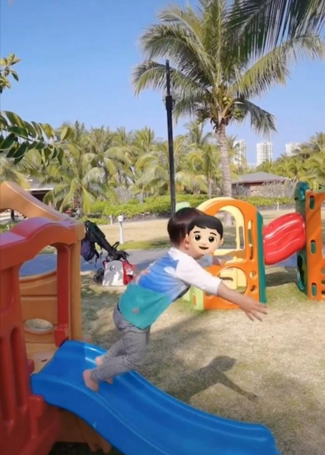 袁弘夫妇出游被拍，张歆艺红唇黑衣好霸气，袁弘头发却乱似鸡窝？