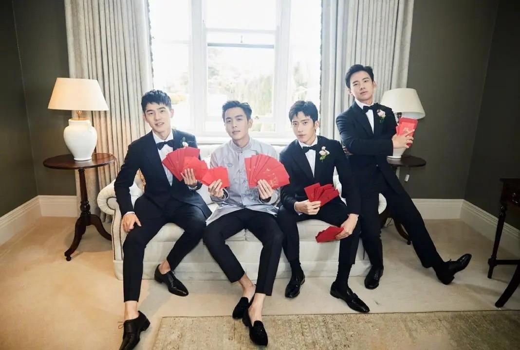 唐艺昕近况曝光，带口罩穿短裙打伞热舞，小腹隆起被疑怀二胎？