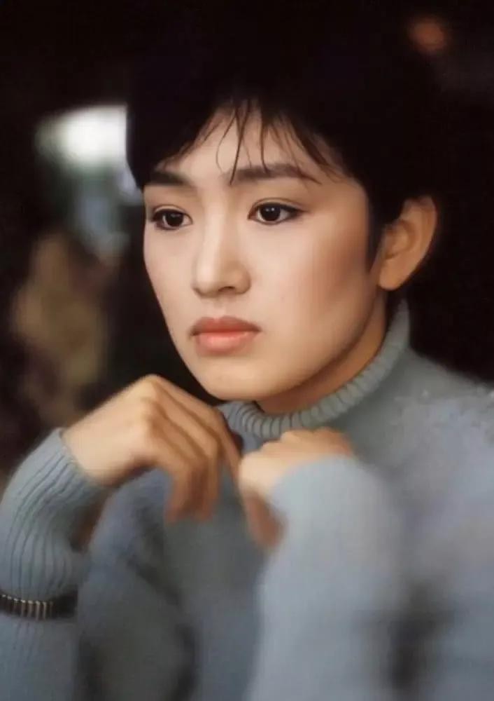 张艺谋简历个人资料(风流张艺谋28岁和初恋结婚)