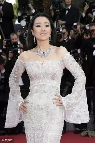 张艺谋简历个人资料(风流张艺谋28岁和初恋结婚)