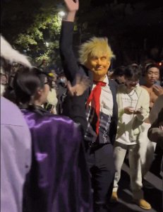 ​笑发财了！向太卡戴珊小贝夫妇…谁是万圣节 cos 大赛冠军