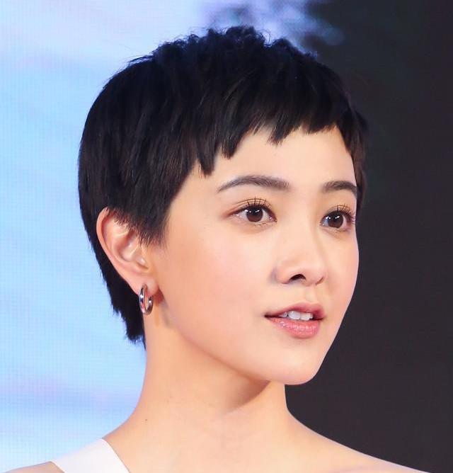 媒体报郭采洁整容变脸，本人怒发长文回呛：脸上只有你们的霸凌