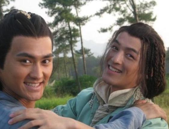 难怪胡歌只给袁弘当伴郎，13年前胡歌出车祸时，袁弘在干嘛