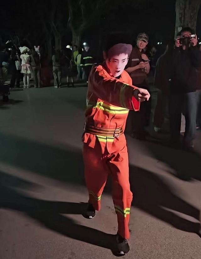 万圣节宋焰cos好炸裂! 网友:我怕他真的收到律师函!