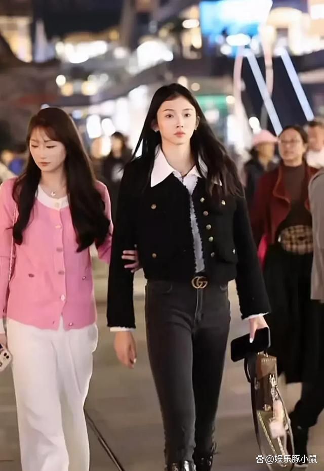 吴艳妮现身太古里又美又飒 频繁参加商演引网友吐槽:营销手段太高调