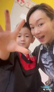 ​前 TVB 女星参加儿子毕业礼，神秘丈夫仍缺席，曾因未婚生女遭雪藏