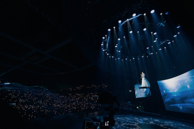 王心凌演唱会广州站甜嗨继续 再唱《羽毛》送彩蛋