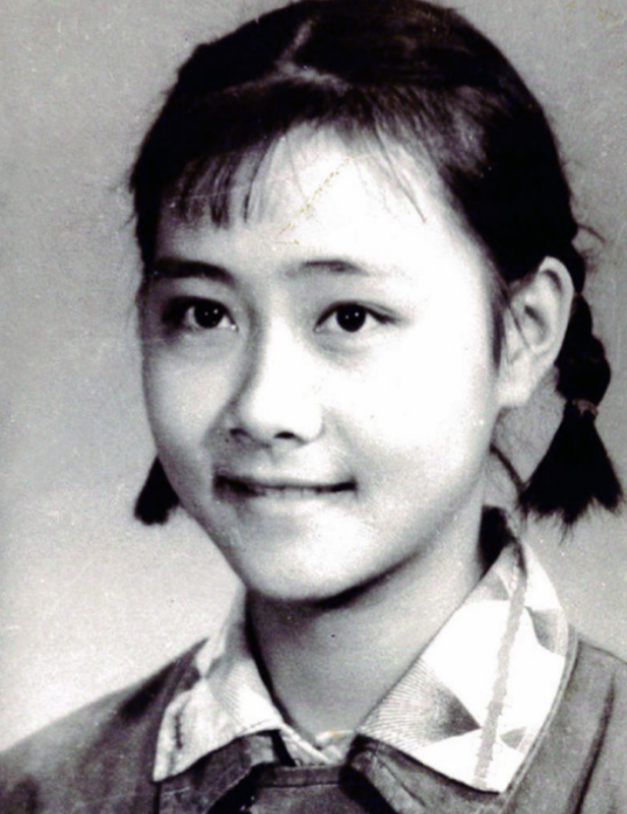 演员黄梅莹:命运坎坷,嫁给金鑫后恩爱38年,如今儿子是她的骄傲